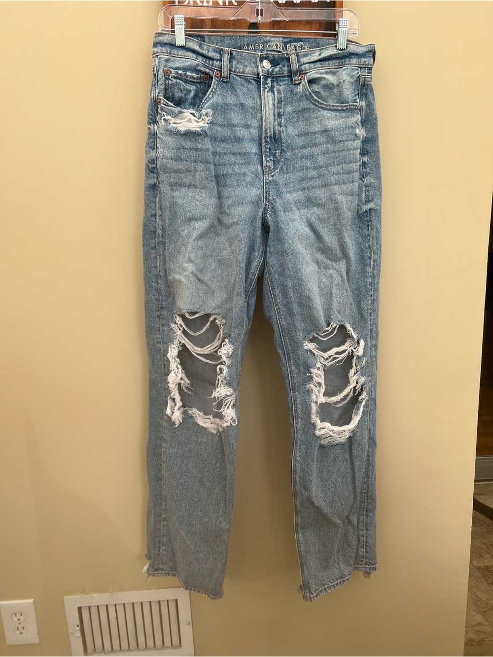 American Eagle Outfitters Strigid Light Wash Distressed Boyfriend Jeans